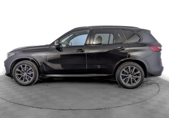 Подержанный автомобиль BMW X5 2021 года (8 фото)