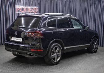 Подержанный автомобиль Volkswagen Touareg 2011 года (5 фото)