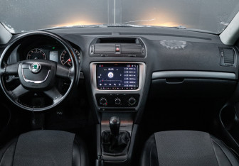 Подержанный автомобиль Skoda Octavia Liftback 2010 года (11 фото)