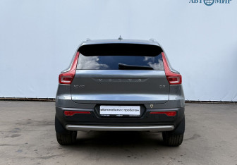 Подержанный автомобиль Volvo XC40 2018 года (6 фото)