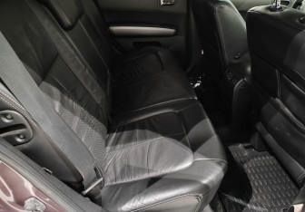 Подержанный автомобиль Nissan X-Trail 2008 года (11 фото)