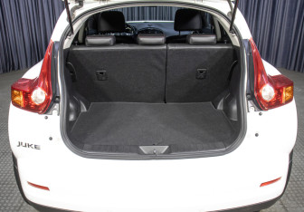 Подержанный автомобиль Nissan Juke 2012 года (10 фото)