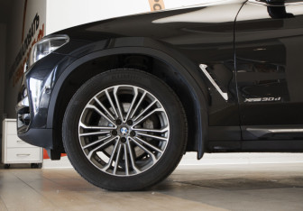 Подержанный автомобиль BMW X3 2017 года (37 фото)