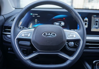 Подержанный автомобиль JAC JS6 2022 года (14 фото)