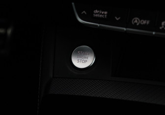 Подержанный автомобиль Audi Q5 2025 года (25 фото)