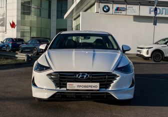 Подержанный автомобиль Hyundai Sonata 2019 года (2 фото)