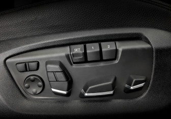 Подержанный автомобиль BMW X5 2015 года (25 фото)