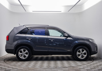 Подержанный автомобиль Kia Sorento 2014 года (4 фото)