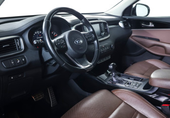 Подержанный автомобиль Kia Sorento 2017 года (18 фото)