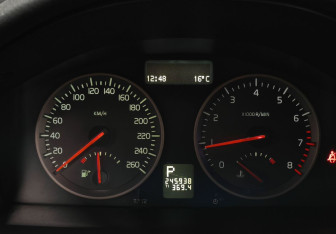 Подержанный автомобиль Volvo C30 2007 года (15 фото)