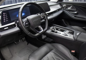 Подержанный автомобиль Chery Arrizo 8 2023 года (16 фото)