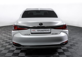 Подержанный автомобиль Lexus ES 2020 года (6 фото)