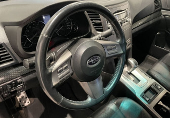 Подержанный автомобиль Subaru Legacy Sedan 2011 года (14 фото)