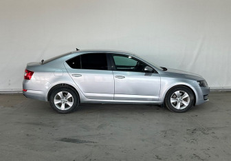 Подержанный автомобиль Skoda Octavia Liftback 2013 года (8 фото)