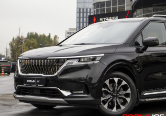 Подержанный автомобиль Kia Carnival 2021 года (25 фото)