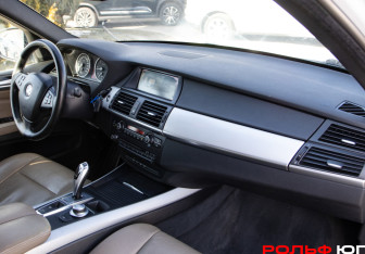 Подержанный автомобиль BMW X5 2009 года (7 фото)