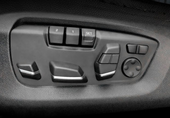 Подержанный автомобиль BMW X5 2015 года (21 фото)