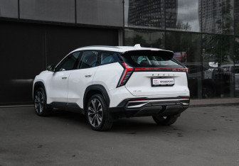 Подержанный автомобиль Geely Atlas 2024 года (6 фото)