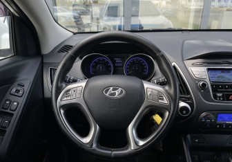 Подержанный автомобиль Hyundai ix35 2011 года (14 фото)