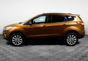 Подержанный автомобиль Ford Kuga 2016 года (3 фото)