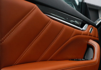 Подержанный автомобиль Maserati Levante 2021 года (21 фото)