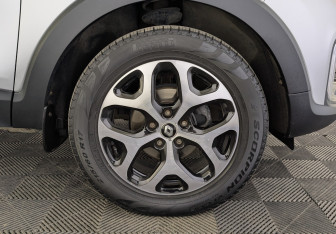 Подержанный автомобиль Renault Kaptur 2016 года (12 фото)