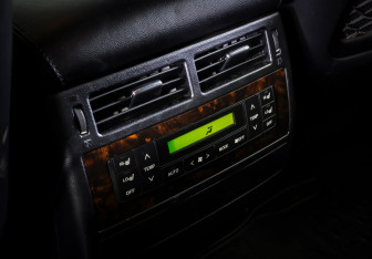 Подержанный автомобиль Toyota Land Cruiser Suv 2012 года (12 фото)