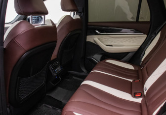 Подержанный автомобиль Geely Monjaro 2023 года (11 фото)