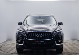 Подержанный автомобиль Infiniti QX60 2017 года (2 фото)