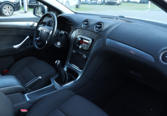 Подержанный автомобиль Ford Mondeo Sedan 2011 года (9 фото)