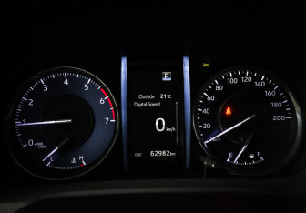 Подержанный автомобиль Toyota Fortuner 2022 года (16 фото)