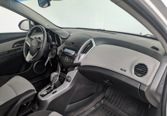 Подержанный автомобиль Chevrolet Cruze Sedan 2013 года (12 фото)