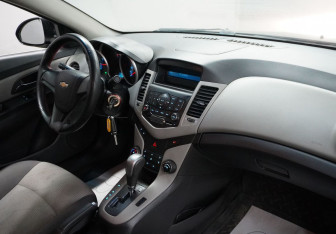 Подержанный автомобиль Chevrolet Cruze Sedan 2011 года (9 фото)