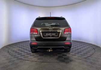 Подержанный автомобиль Kia Sorento 2011 года (6 фото)