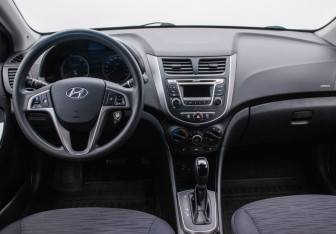 Подержанный автомобиль Hyundai Solaris Sedan 2015 года (13 фото)