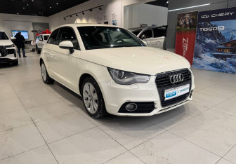 Подержанный автомобиль Audi A1 2011 года (3 фото)