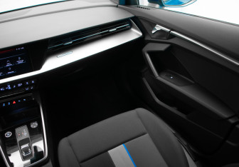 Подержанный автомобиль Audi A3 Hatchback 2022 года (25 фото)