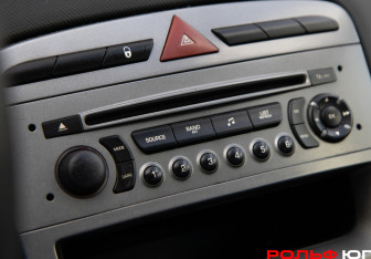 Подержанный автомобиль Peugeot 308 Hatchback 2010 года (17 фото)