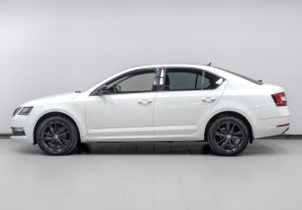 Подержанный автомобиль Skoda Octavia Liftback 2020 года (8 фото)