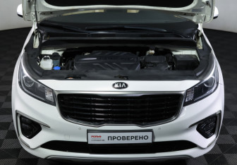 Подержанный автомобиль Kia Carnival 2020 года (9 фото)