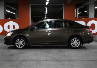 Подержанный автомобиль Nissan Sentra Sedan 2015 года (8 фото)