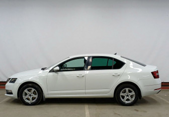 Подержанный автомобиль Skoda Octavia Liftback 2018 года (8 фото)