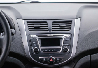Подержанный автомобиль Hyundai Solaris Sedan 2015 года (14 фото)
