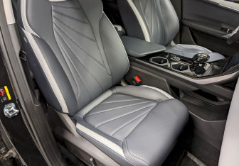 Подержанный автомобиль Geely Atlas 2024 года (21 фото)