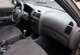 Подержанный автомобиль Hyundai Accent Sedan 2009 года (8 фото)