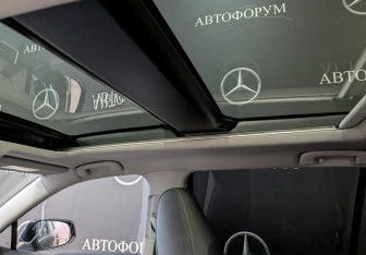 Подержанный автомобиль Toyota RAV4 2025 года (23 фото)
