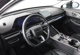 Подержанный автомобиль Omoda C5 2023 года (9 фото)