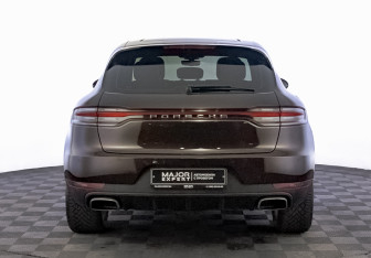 Подержанный автомобиль Porsche Macan 2020 года (6 фото)