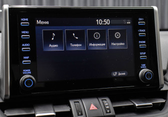 Подержанный автомобиль Toyota RAV4 2021 года (18 фото)