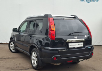 Подержанный автомобиль Nissan X-Trail 2010 года (7 фото)